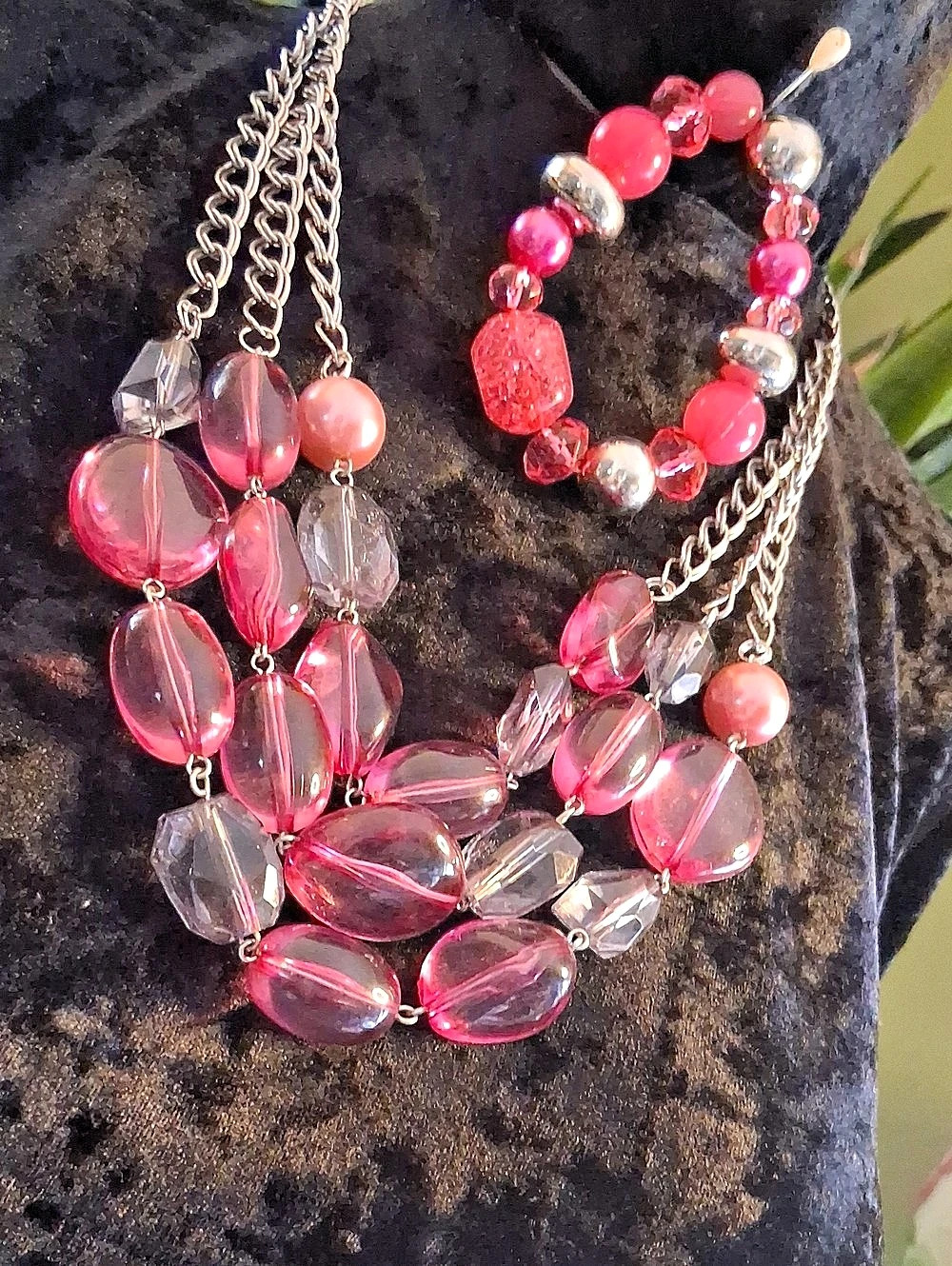 Pink Beaded Statement Necklace & Expandable Bracelet 20 In Long